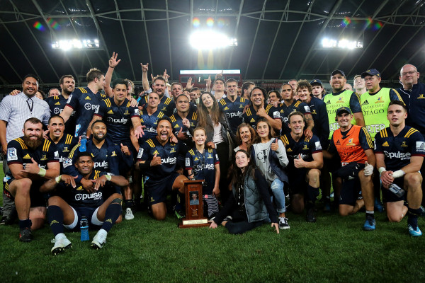 highlanders team at forsyth barr stadium